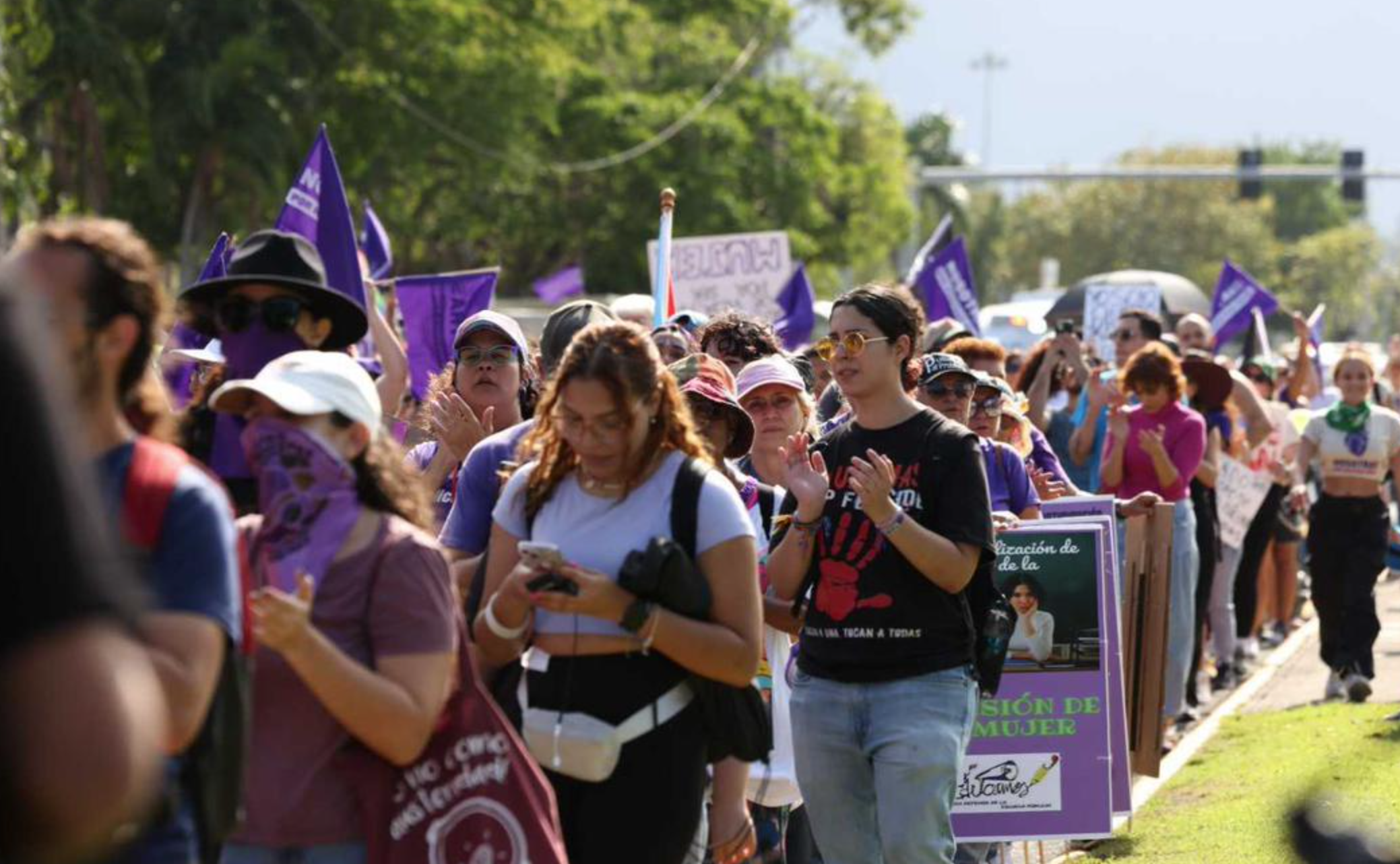 Motociclista es detenido en marcha feminista CDMX